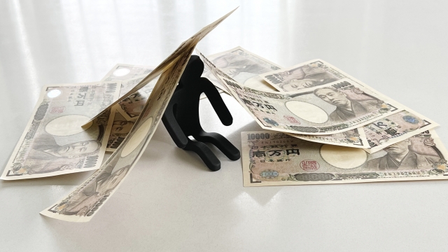 借金を背負う男。名取市で借金返済の無料相談をする